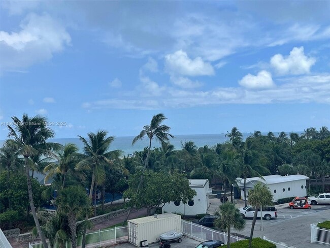 Building Photo - 5313 Collins Ave