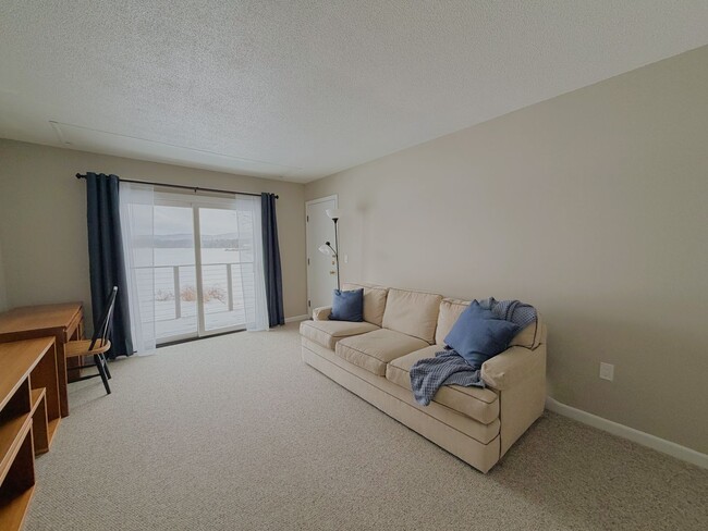 Building Photo - Lakeside Living 2 Bedroom Available NOW