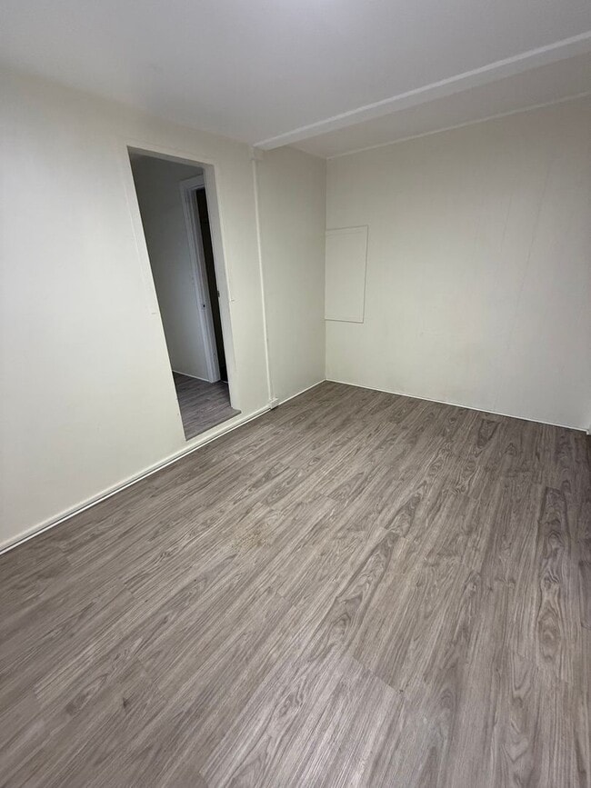 Building Photo - KU.603B