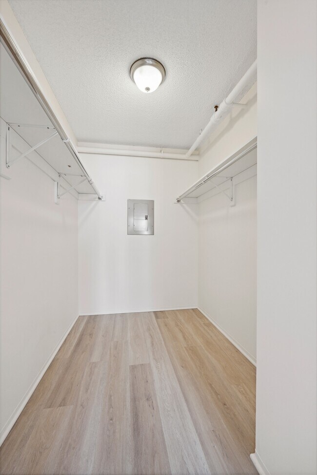 Building Photo - 1250 N Dearborn St