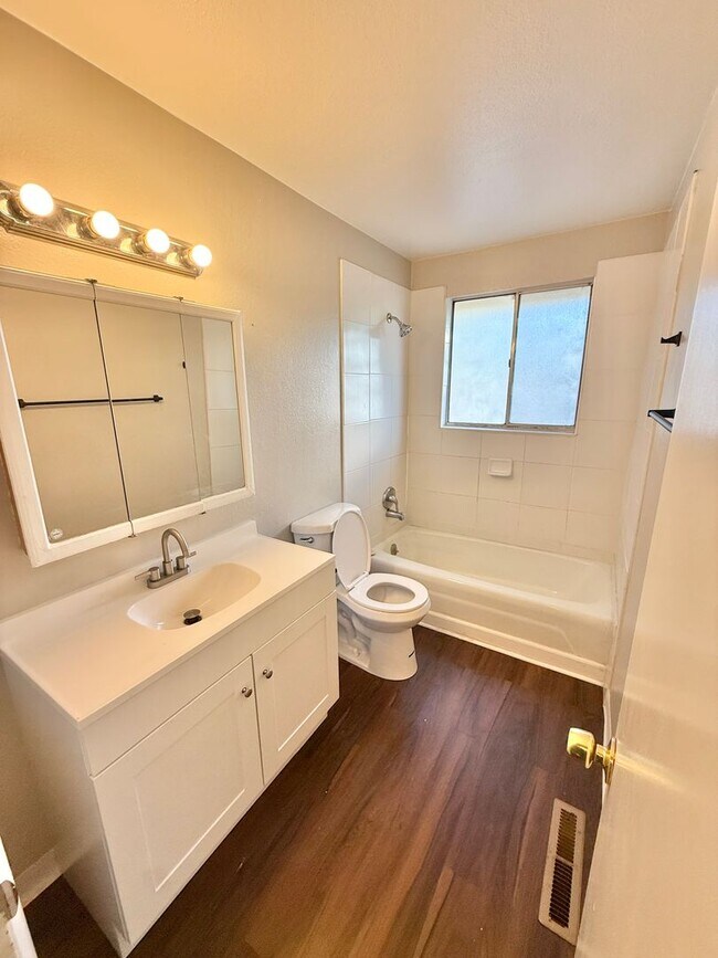 Building Photo - 1209 Delaware Dr