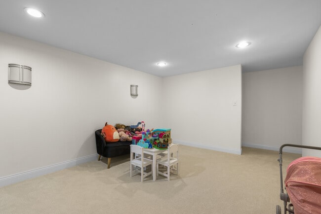 Building Photo - 409 Mallard Dr
