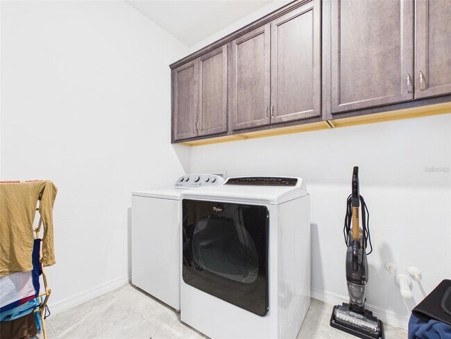 Building Photo - 7251 SW 60th Ln