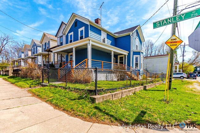 Building Photo - Beautiful, Updated Home in East End near C...