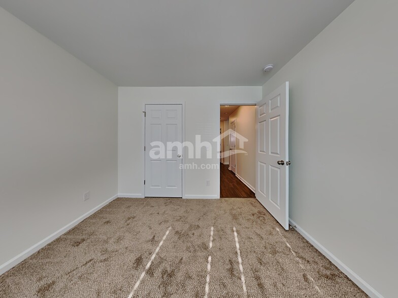 Building Photo - 163 Willow Point Cir