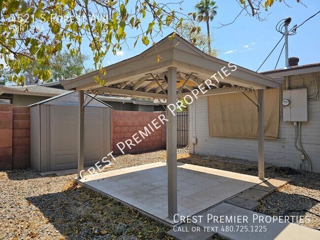Building Photo - 4521 S Forest Ave