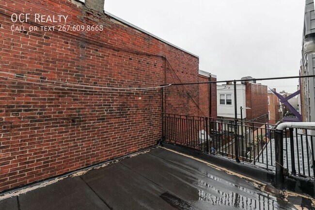 Building Photo - 1325 W Porter St