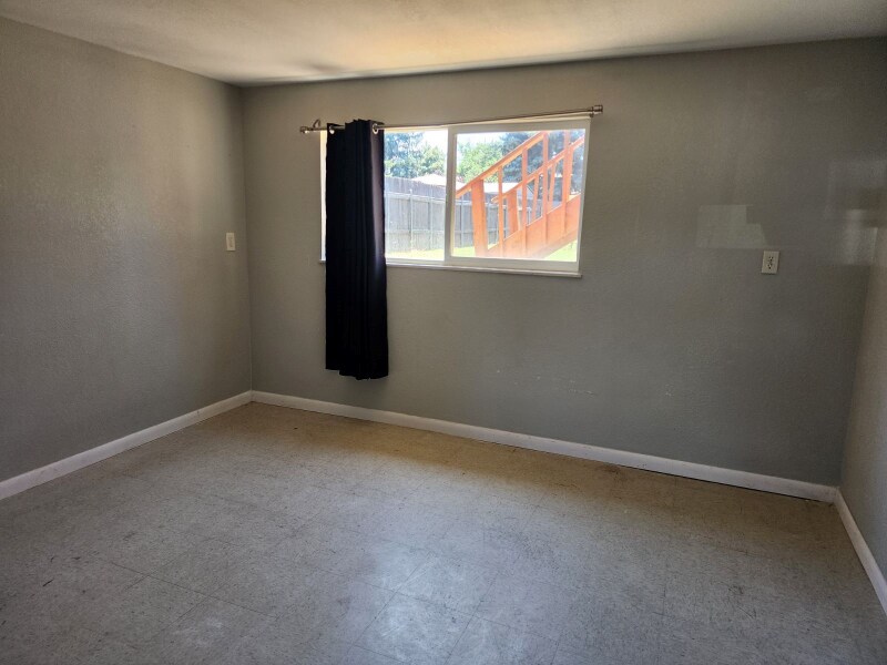Building Photo - 5075 Manzana Dr