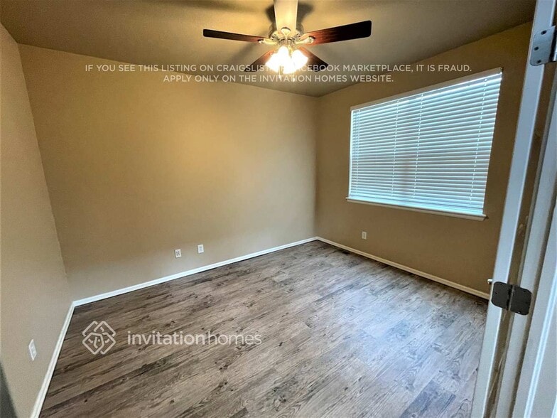 Building Photo - 12386 Roslyn Way