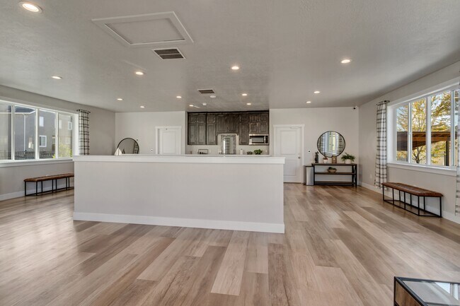 Building Photo - 65 E 970 N