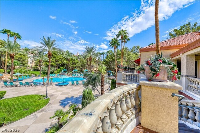 Building Photo - 210 E Flamingo Rd