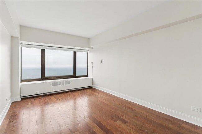 Building Photo - 175 E Delaware Pl
