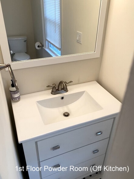 Power room off Kitchen/laundry room - 1404 Greywall Ln