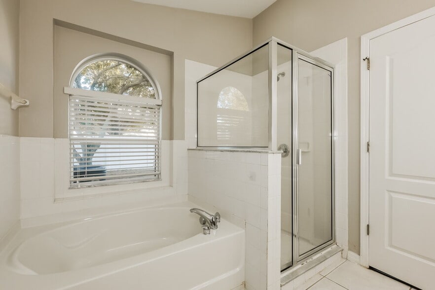 Building Photo - 905 15th St NE