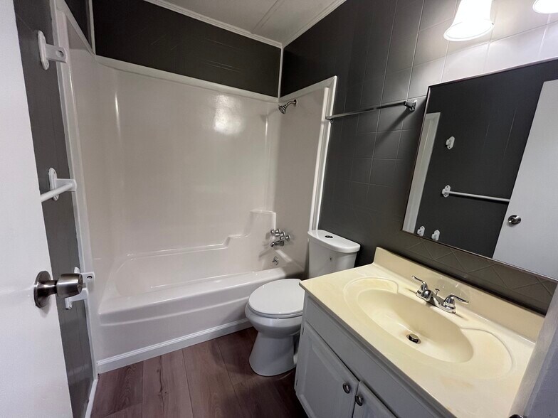 Building Photo - 3542 Windsor Cir