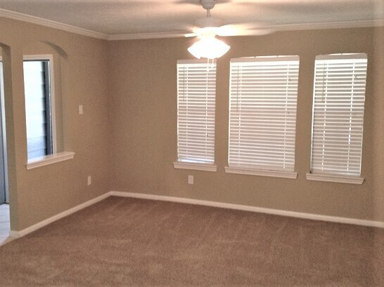 Building Photo - 15923 Mission Glen Dr