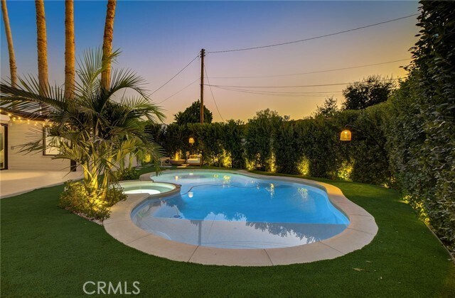 Building Photo - 8161 Encino Ave