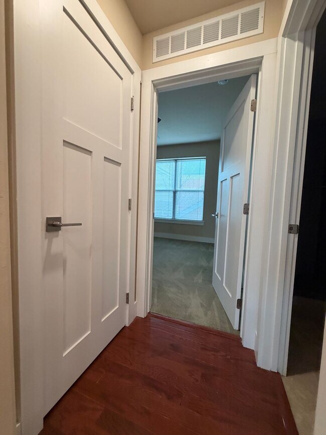 Building Photo - 525 E Kiowa St