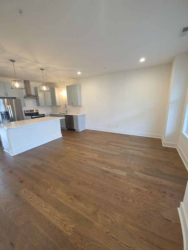 Building Photo - 3-Bedroom HOA Townhome with Pool Access Near Downtown Cookeville