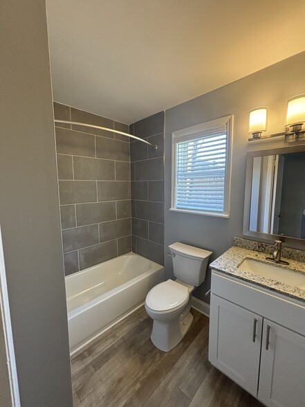 Remodeled-Bathroom - Park Creek Apartments