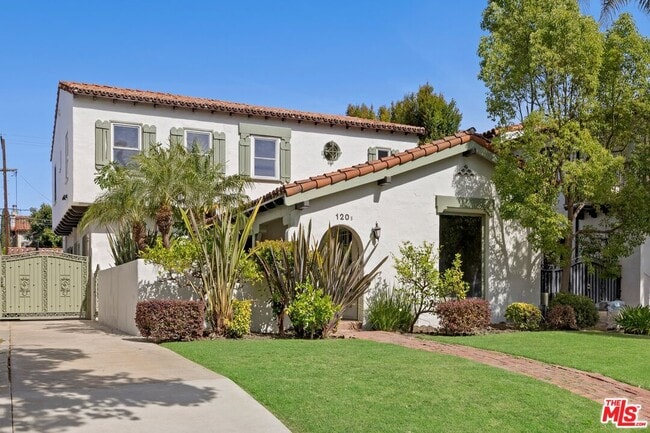 Building Photo - 120 S Poinsettia Pl