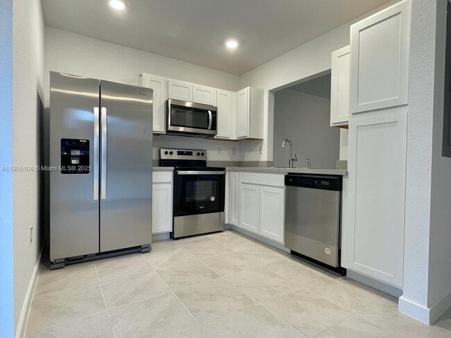 Building Photo - 441 NE 5th Terrace