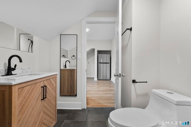 Building Photo - 246 Judson Pl