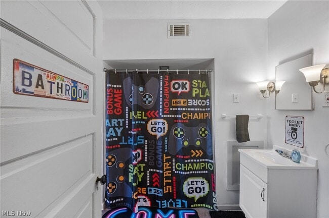 Building Photo - 9519 Preston Ave