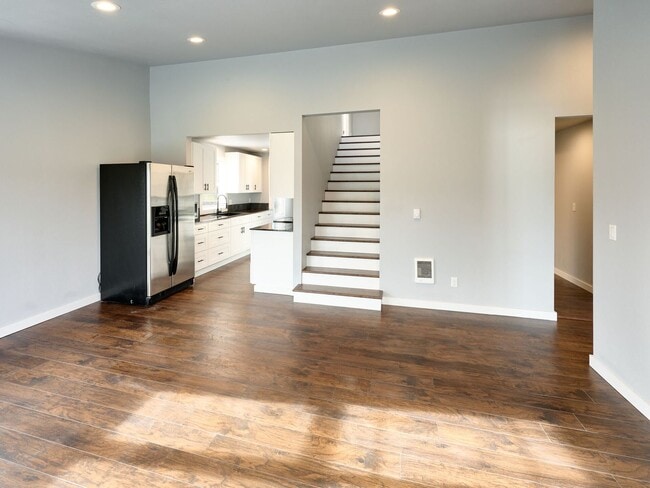 Building Photo - 11th - VPM415E-5