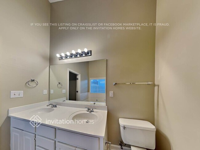 Building Photo - 2825 Maple Vista Ln SW