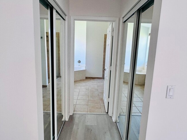 Building Photo - 9360 Cove Point Cir