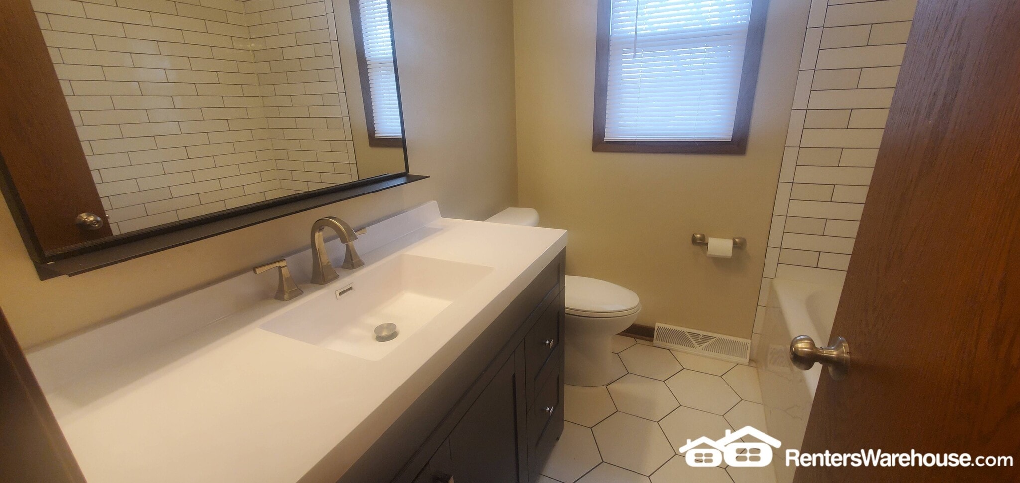 Building Photo - 10525 W Custer Ave