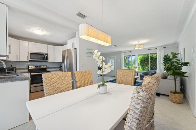 Building Photo - 2691 NE 18th St