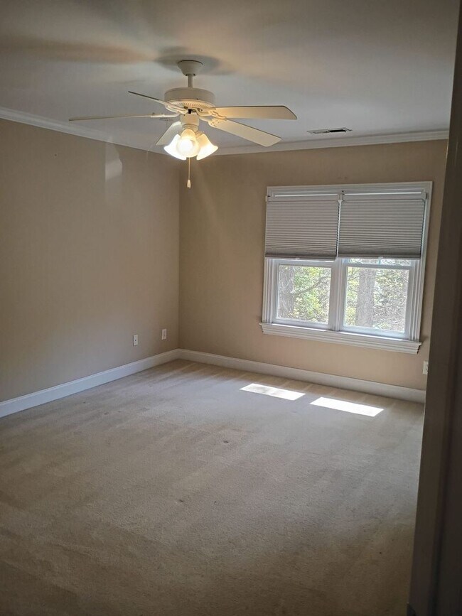 Building Photo - Luxury Living: 4 Bedroom home in Chapel Hill w/ spacious interior | 2 Year Lease Term