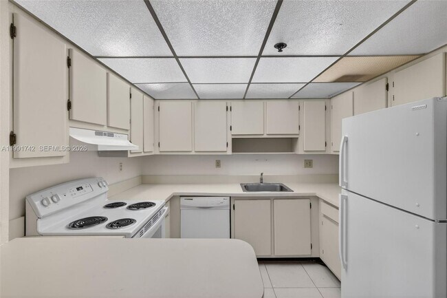 Building Photo - 3100 W Rolling Hills Cir