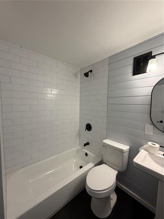 Building Photo - 320 Lakeview St