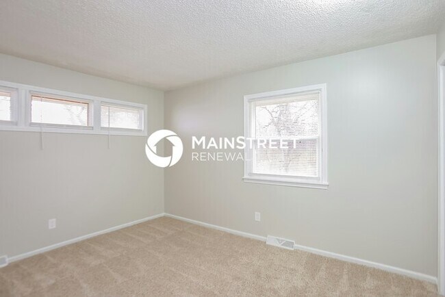 Building Photo - 3 Bedroom Pet-Friendly Home in INDEPENDENC...