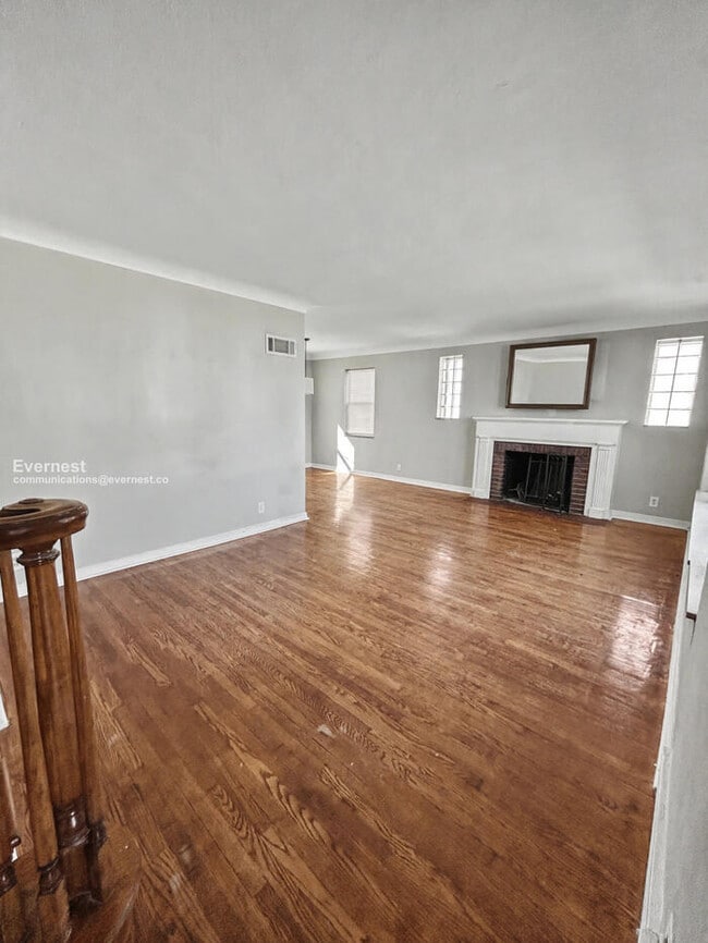 Building Photo - University City Charm Meets Modern Comfort / 4 Beds & 2 Baths / Available Now!