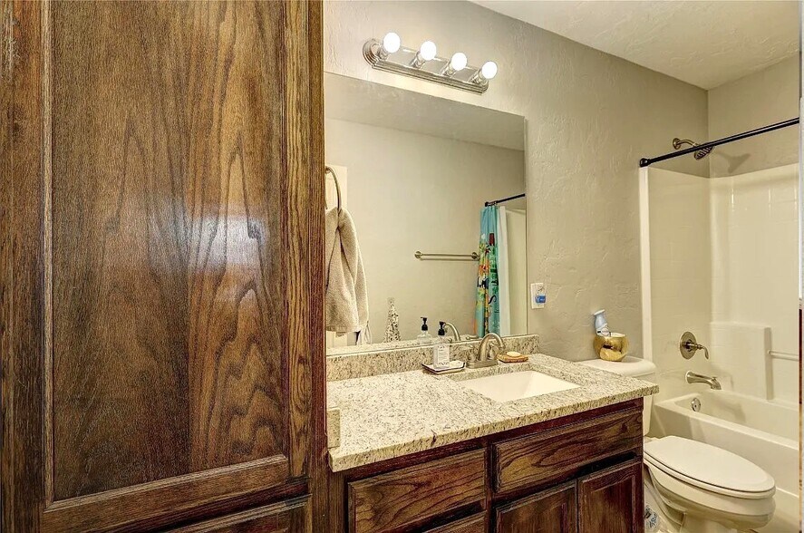 Building Photo - 2404 Deer Chase Dr