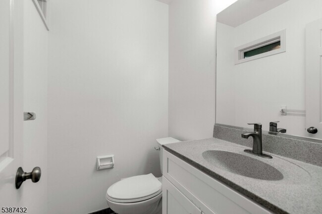 Building Photo - 10 Shelley Pl