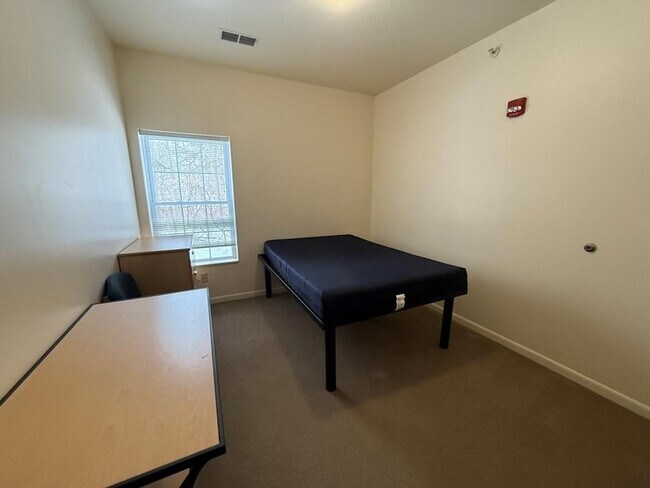 Building Photo - 1950 W 1st St