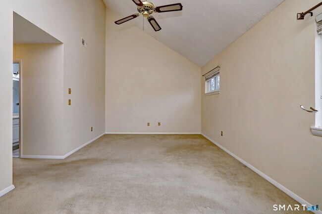 Building Photo - 47 Jerimoth Dr