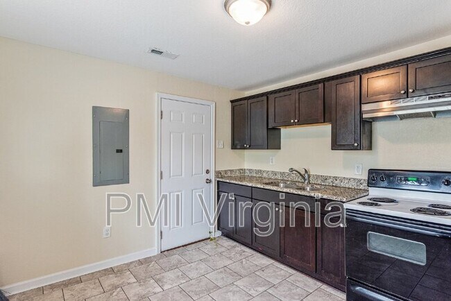Building Photo - 68 Carver Cir