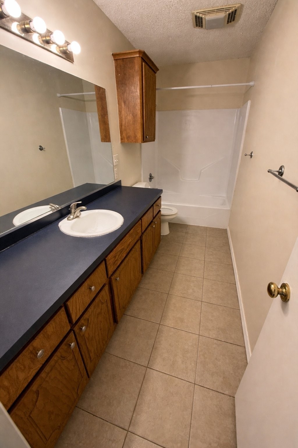 Building Photo - 1305 N Willow Dr