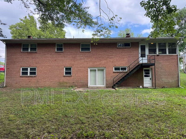 Building Photo - 6405 Roberts Dr