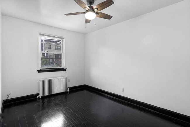 Building Photo - Newly Renovated 4BR/2BA - IMMEDIATE MOVE I...