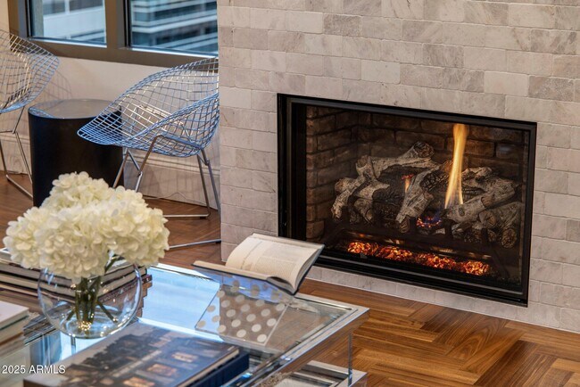 Building Photo - 2211 E Camelback Rd