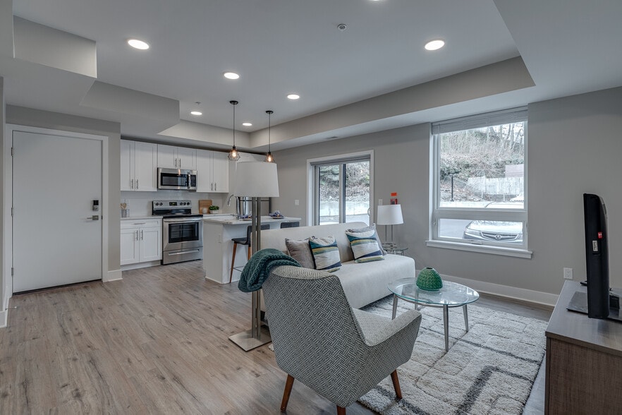 Building Photo - 1952 Bryn Mawr Ave