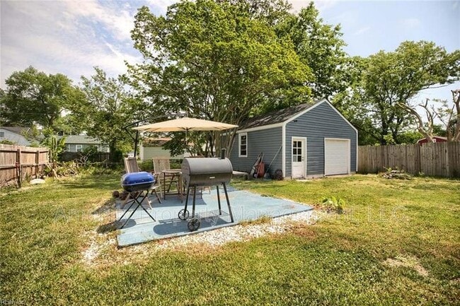 Building Photo - 205 Gumwood Dr