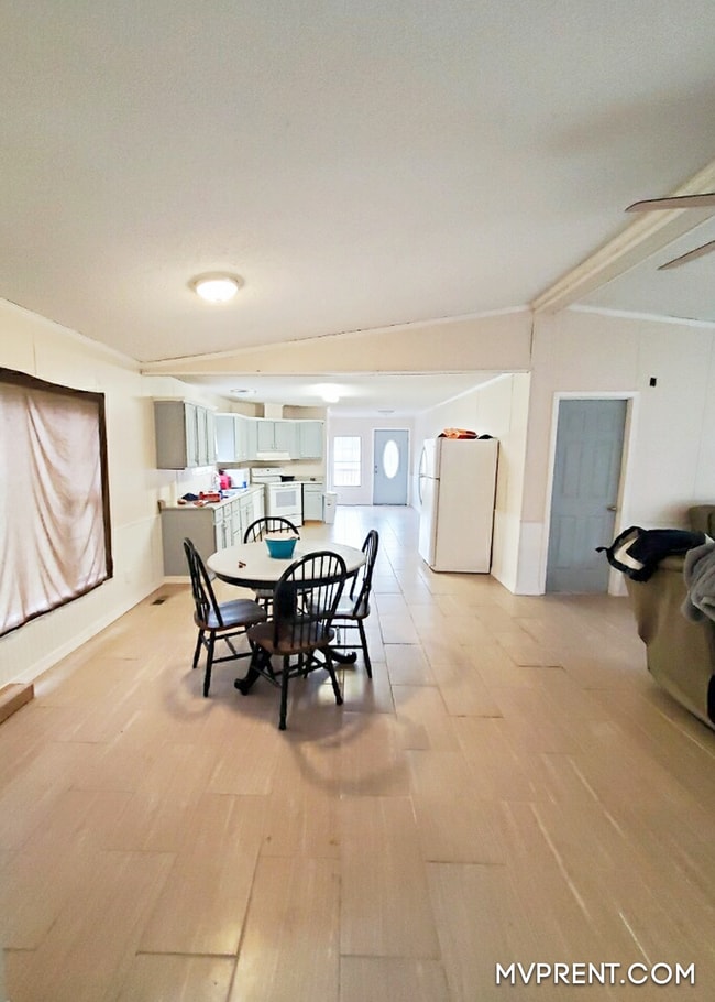 Building Photo - 279 Seminole Trl